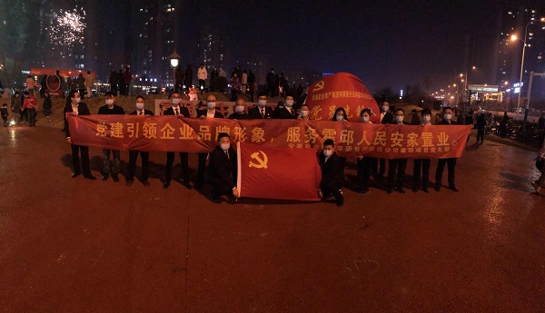 “黨建引領(lǐng)企業(yè)品牌形象，服務(wù)霍邱人民安家置業(yè)”霍邱項(xiàng)目黨支部開(kāi)展春節(jié)送春聯(lián)禮包活動(dòng)