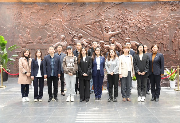 本部第一、二黨支部聯(lián)合開(kāi)展主題黨日活動(dòng)